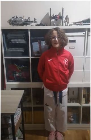 SIGUENOS EN LAS REDES